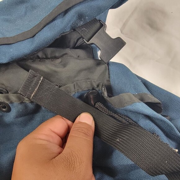 The North Face Adults Blue Black Hiking Backpack Camping Trails Summer Travel - Picture 4 of 8